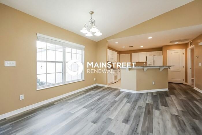1161 Ebers St E - Photo 7 of 16