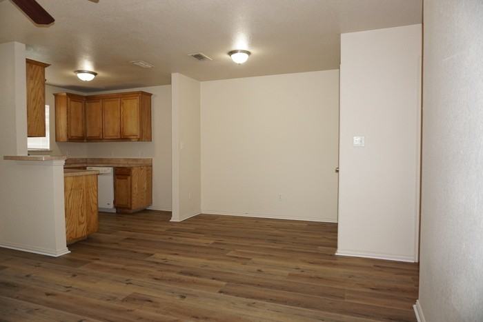 5111 Flamingo Rd - Photo 4 of 14