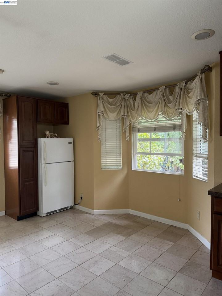 3885 Aragon Ln - Photo 7 of 18