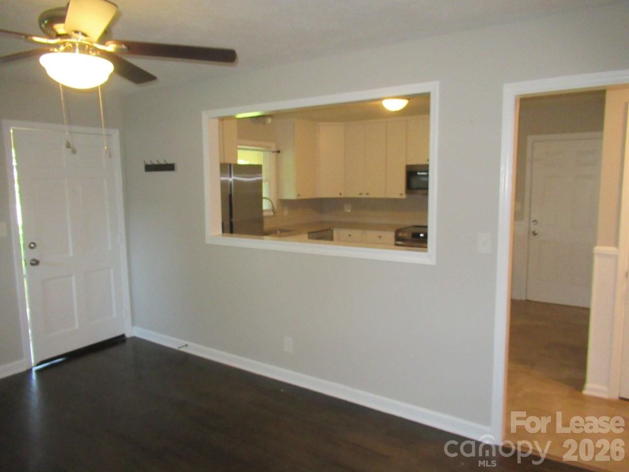 208 Crescent Ct - Photo 6 of 19