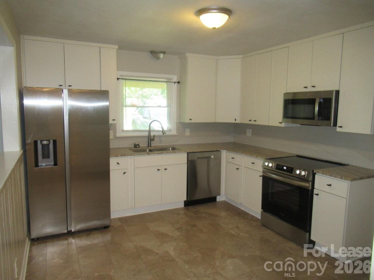 208 Crescent Ct - Photo 7 of 19
