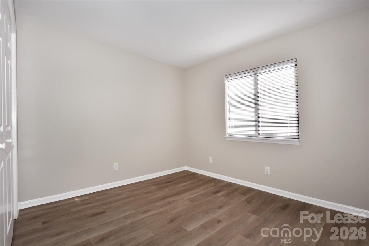 11185 Harrowfield Rd - Photo 7 of 24