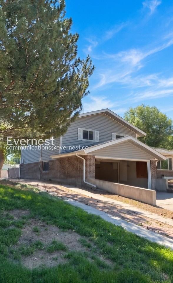 327 10th St - Photo 2 of 27