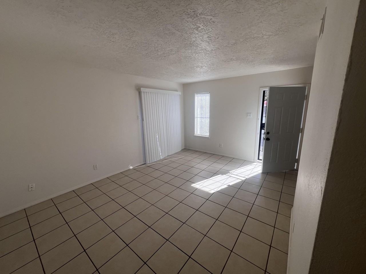 1005 Dickerson Dr Se #A - Photo 4 of 26