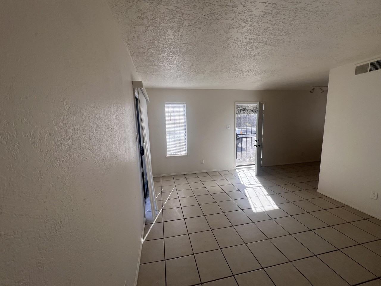 1005 Dickerson Dr Se #A - Photo 6 of 26