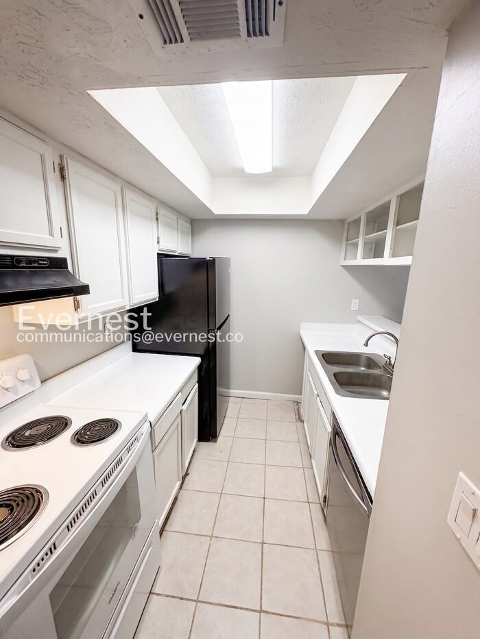 1760 Wesley Way Nw #C - Photo 5 of 27