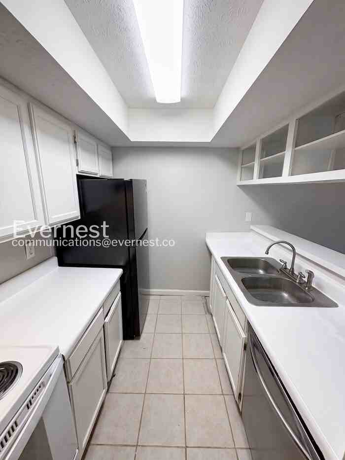 1760 Wesley Way Nw #C - Photo 6 of 27