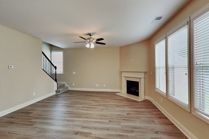 917 Upland Ct - Photo 4 of 40