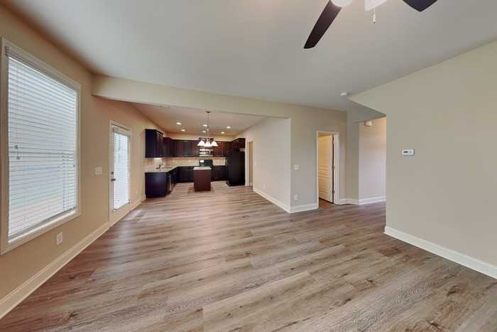 917 Upland Ct - Photo 5 of 40
