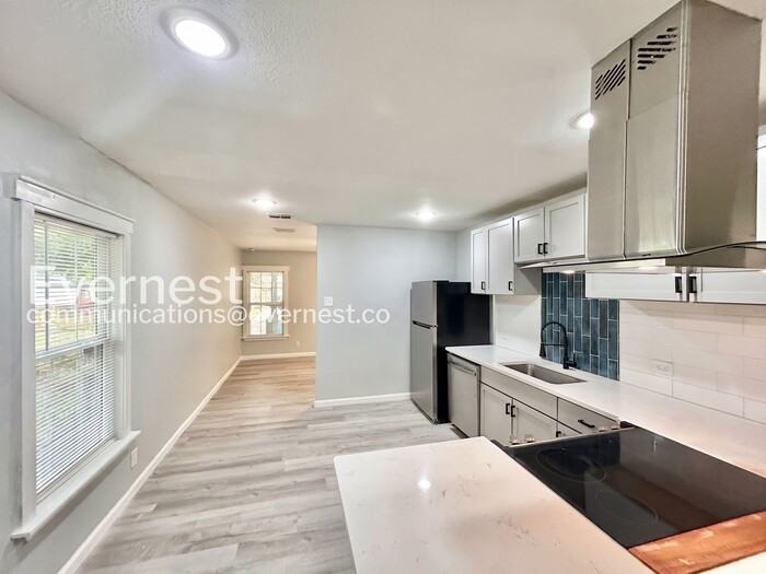 4328 Waits Ave - Photo 3 of 24