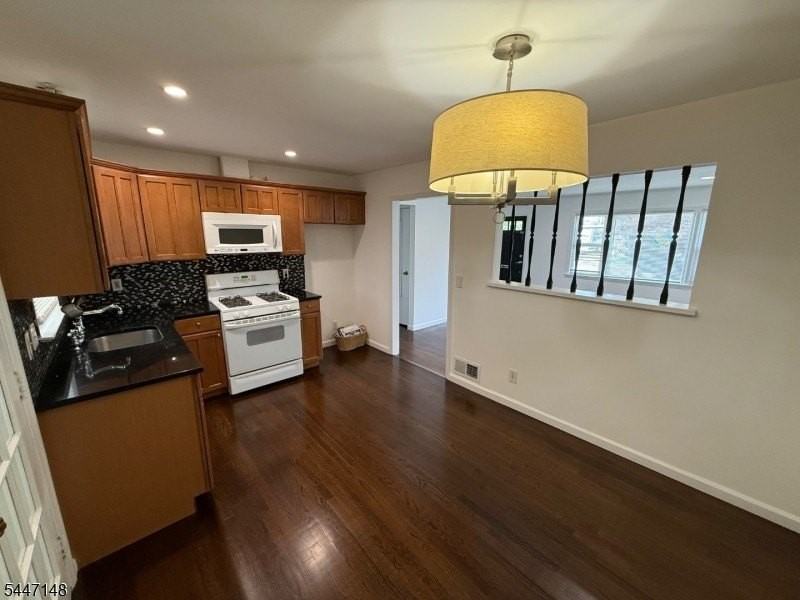 2514 Jackson Ave - Photo 3 of 16