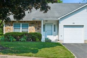 featured image of 29 Coachlight Dr