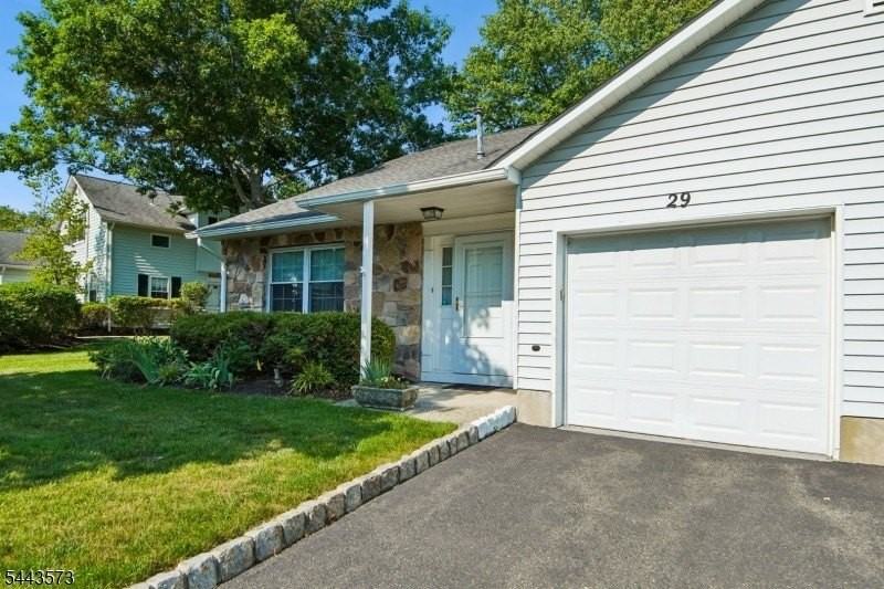 29 Coachlight Dr - Photo 2 of 30