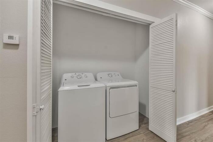 329 E Washington Ave #201 - Photo 5 of 24