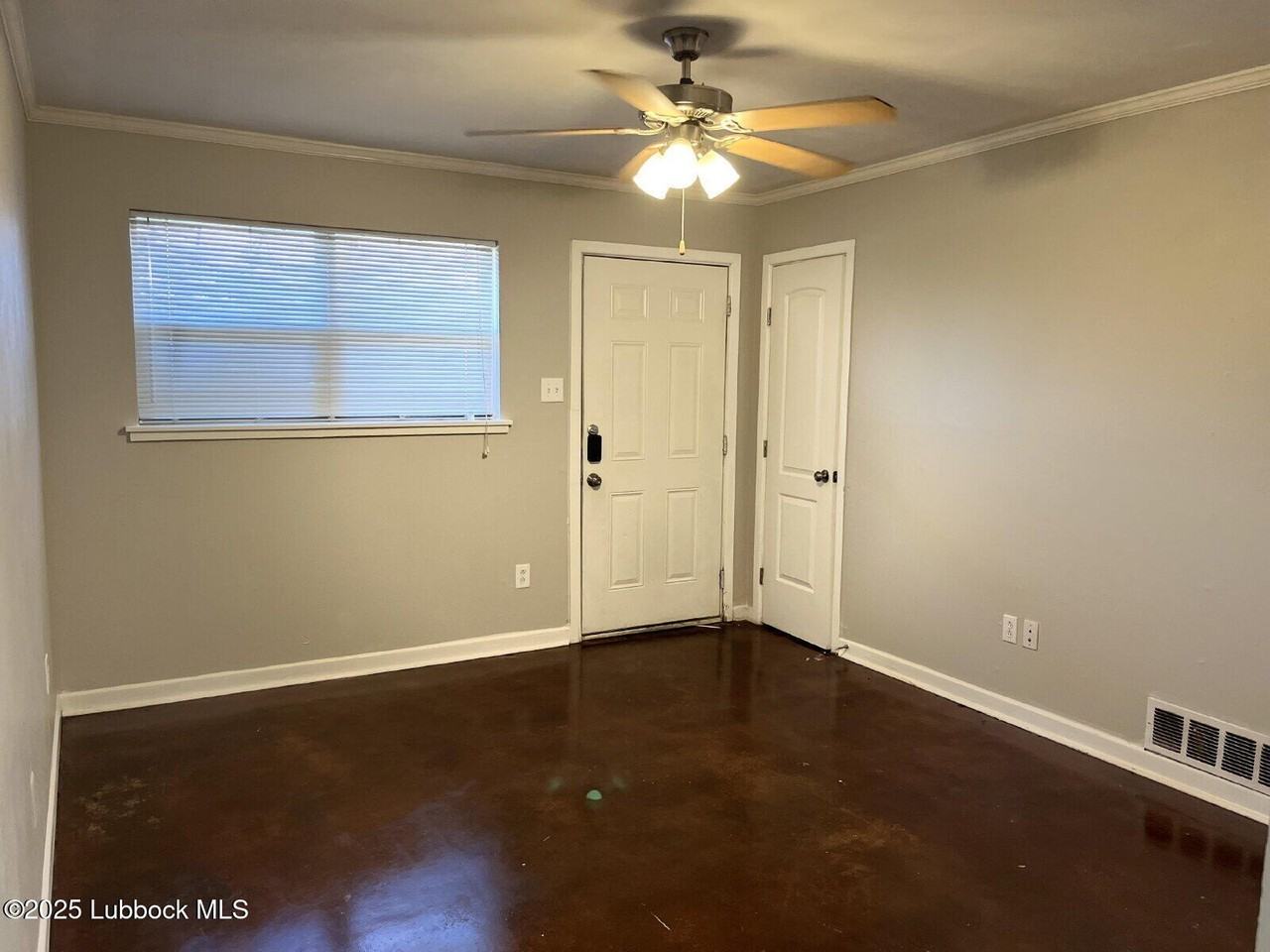 2423 22nd Pl #B - Photo 4 of 15