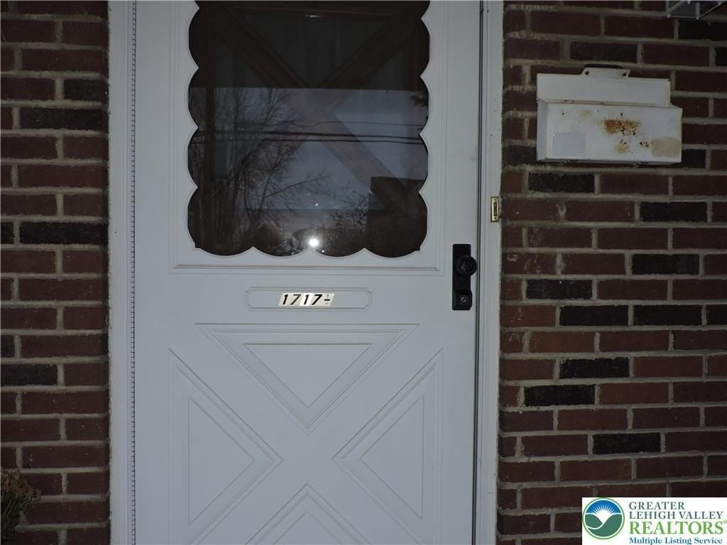 1717 1/2 W Tremont St - Photo 2 of 9