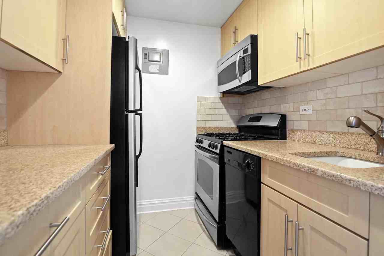 E 33rd St #8F - Photo 3 of 5