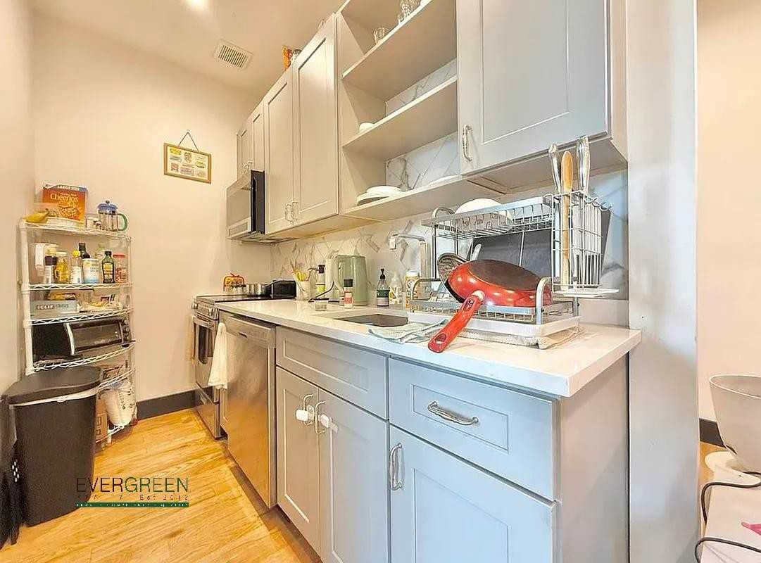 921 Gates Avenue #3 - Photo 2 of 6