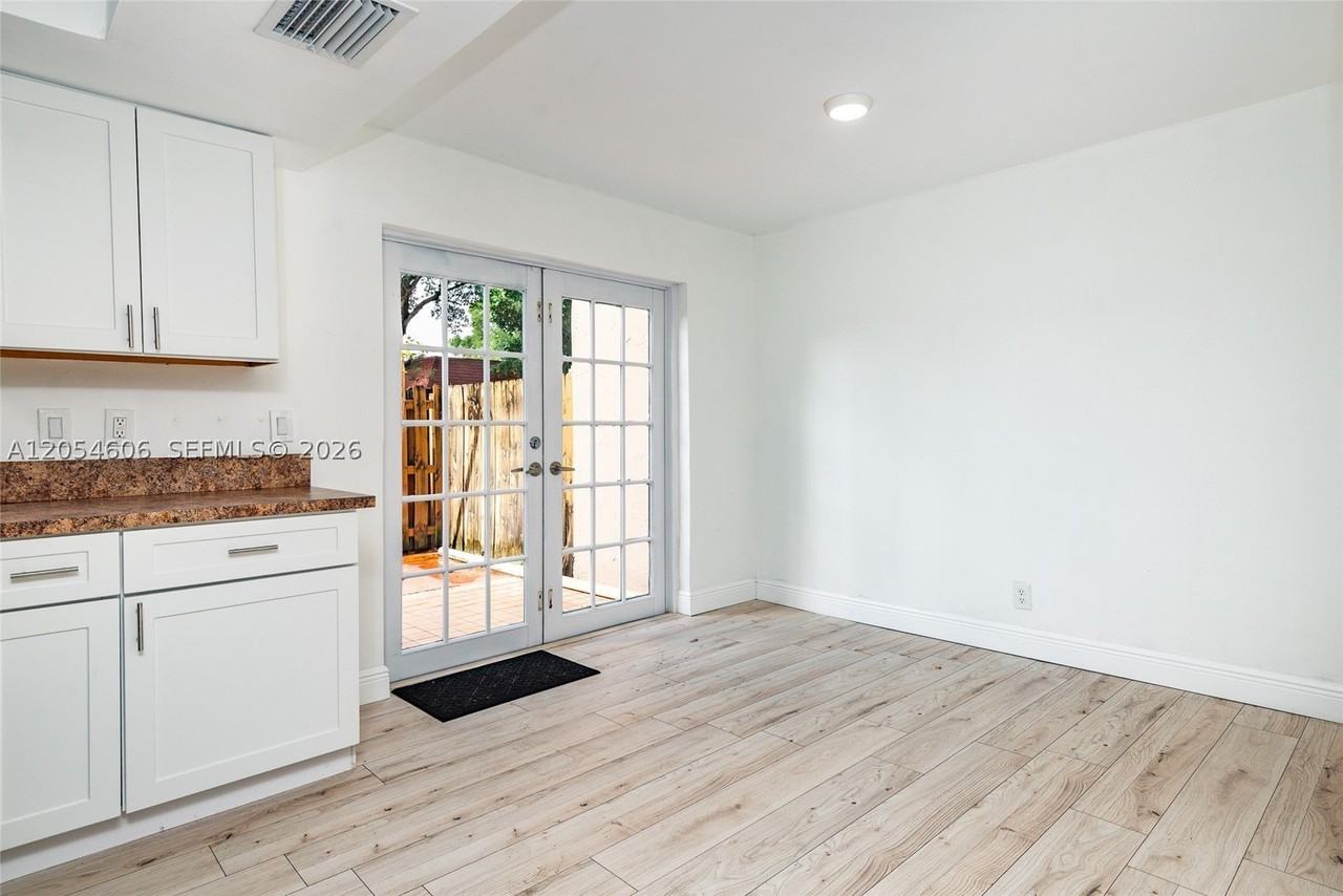 7920 Kimberly Blvd #305 - Photo 5 of 32