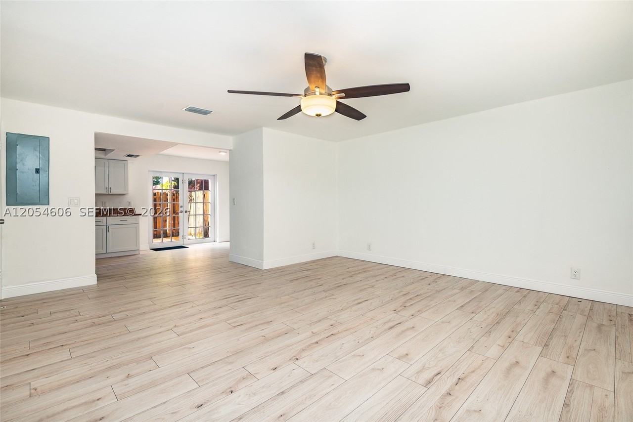 7920 Kimberly Blvd #305 - Photo 6 of 32