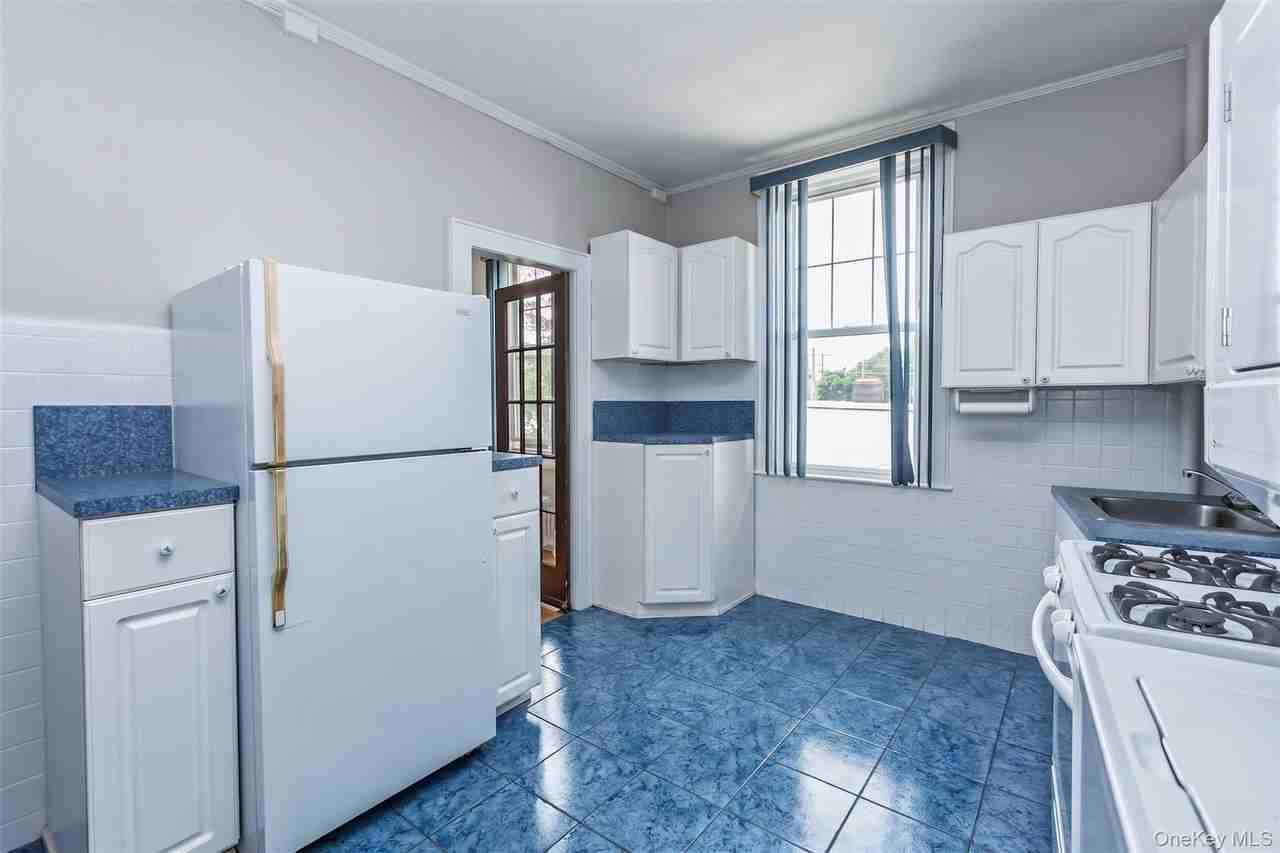 295 Railroad Ave #A - Photo 2 of 15
