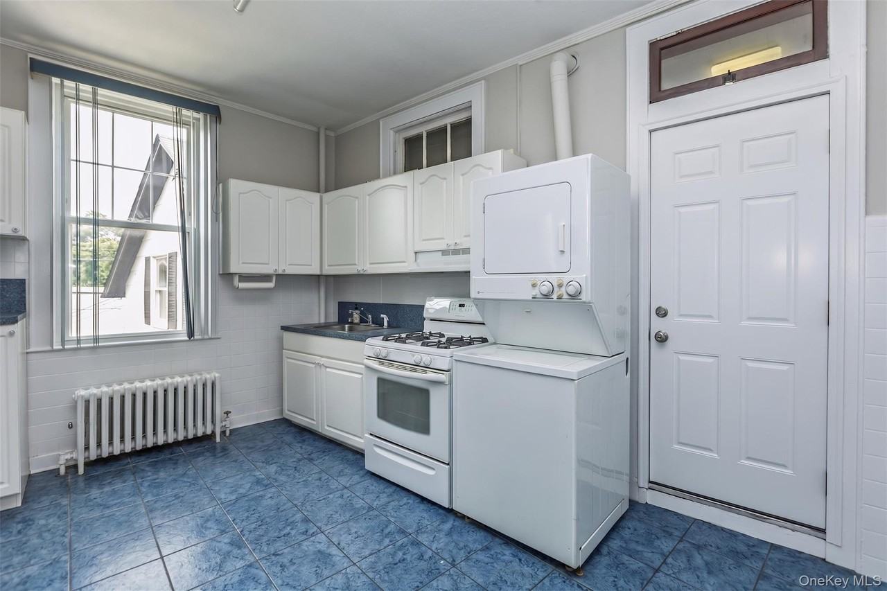 295 Railroad Ave #A - Photo 3 of 15