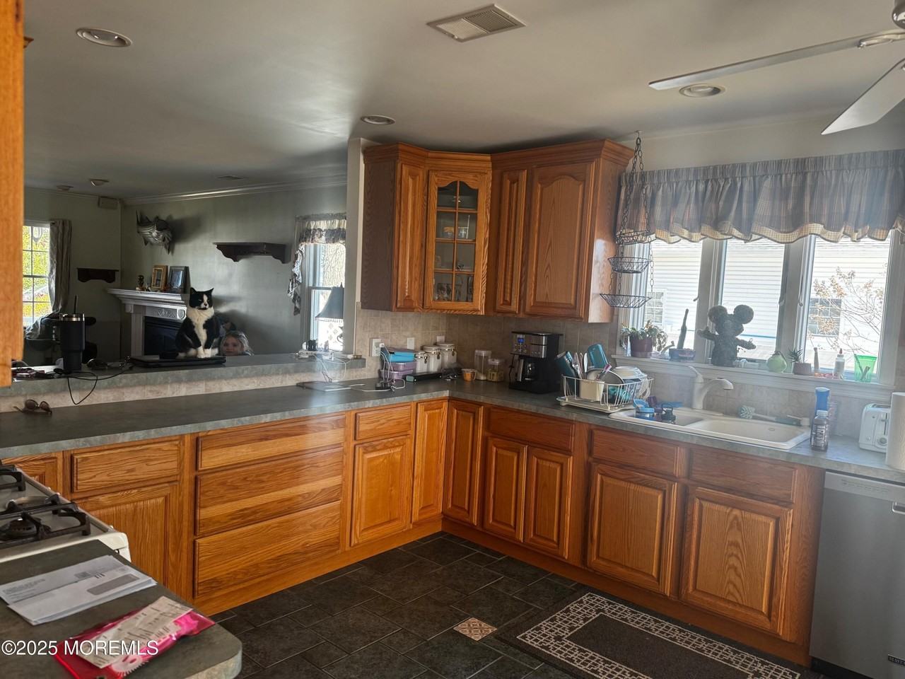 1709 Maple St - Photo 2 of 21