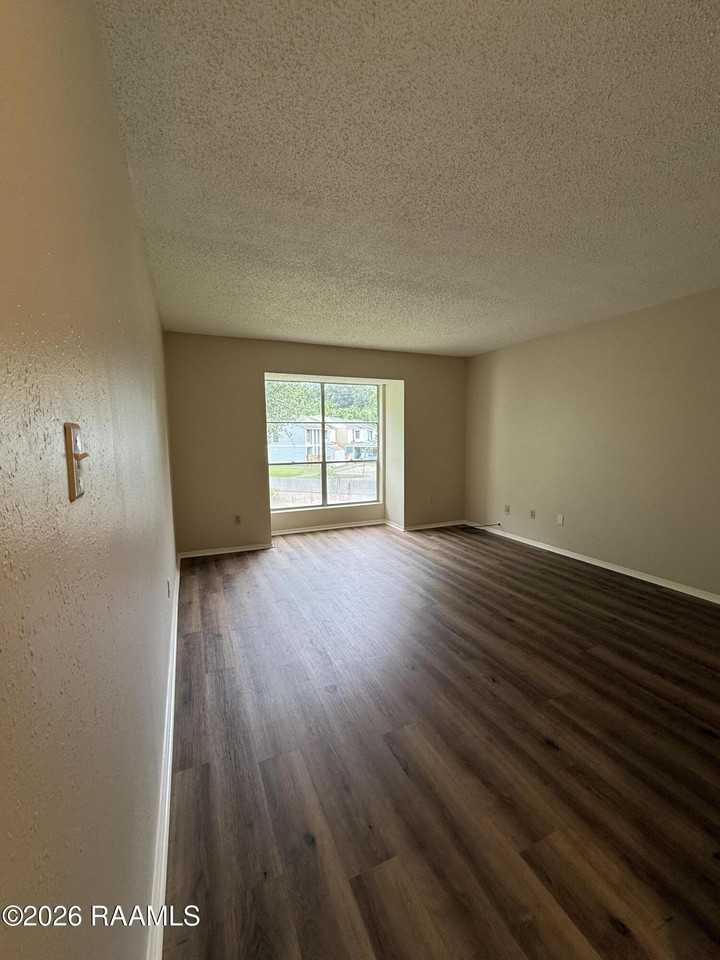 200 High Meadows Blvd #221 - Photo 5 of 22