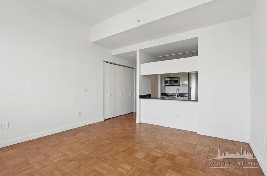 Exchange Pl #20X3204 - Photo 3 of 7