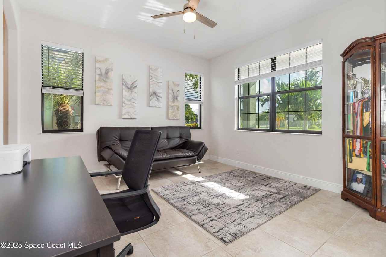 8212 Paragrass Ave - Photo 4 of 40