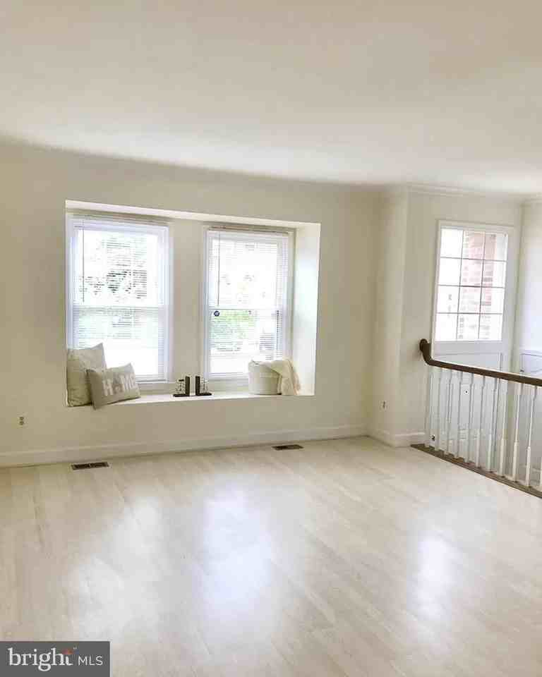 8043 Merry Oaks Ct - Photo 2 of 23
