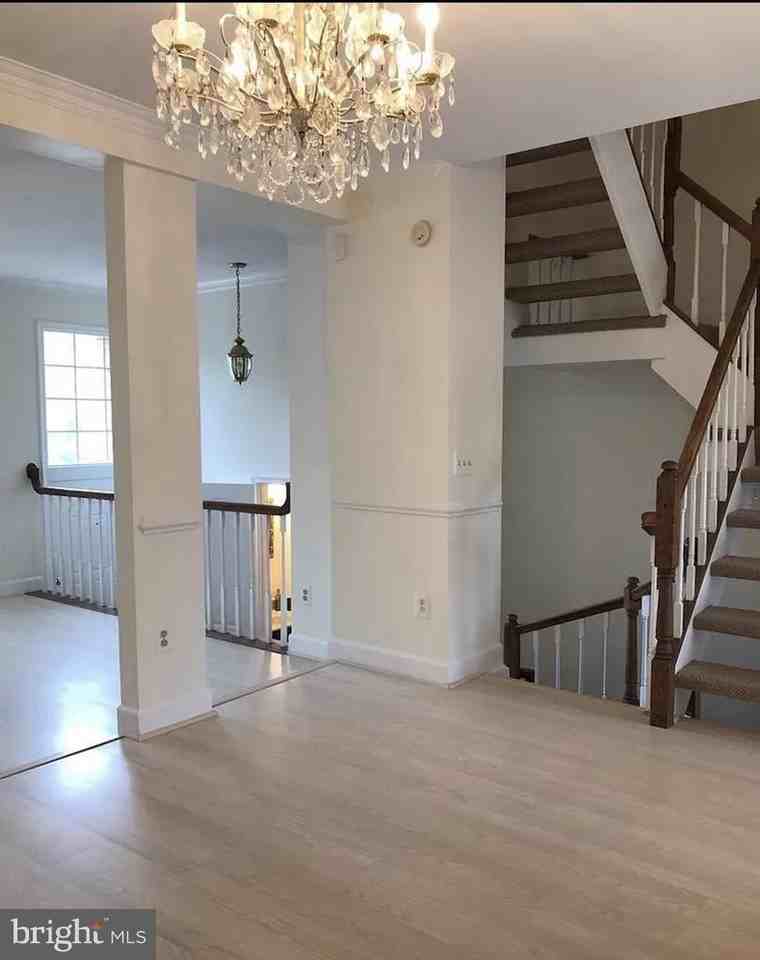 8043 Merry Oaks Ct - Photo 5 of 23