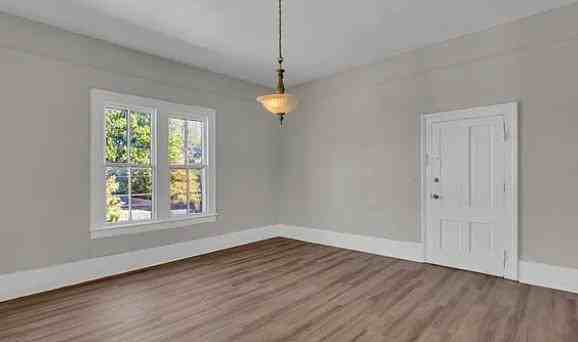 610 3rd Ave South - Photo 2 of 10