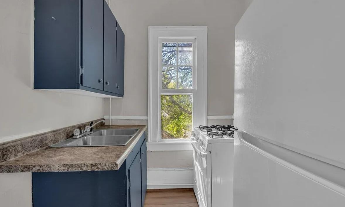 610 3rd Ave South - Photo 5 of 10