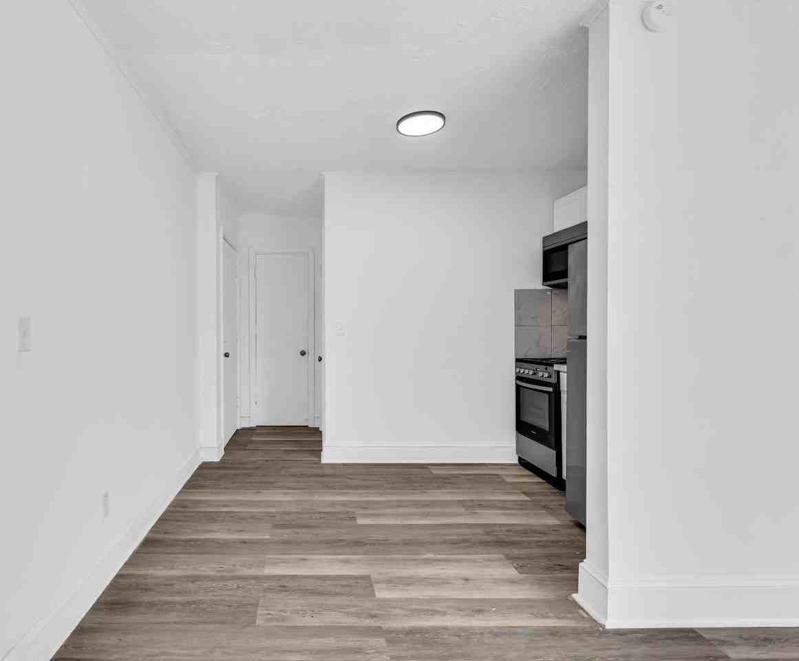 923 10th Street North - Photo 6 of 10