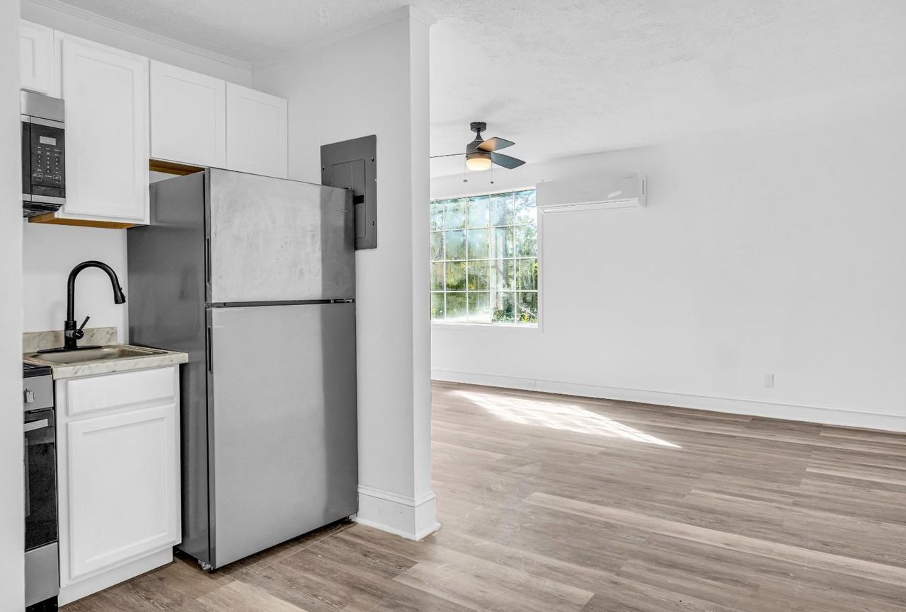 923 10th Street North - Photo 7 of 10