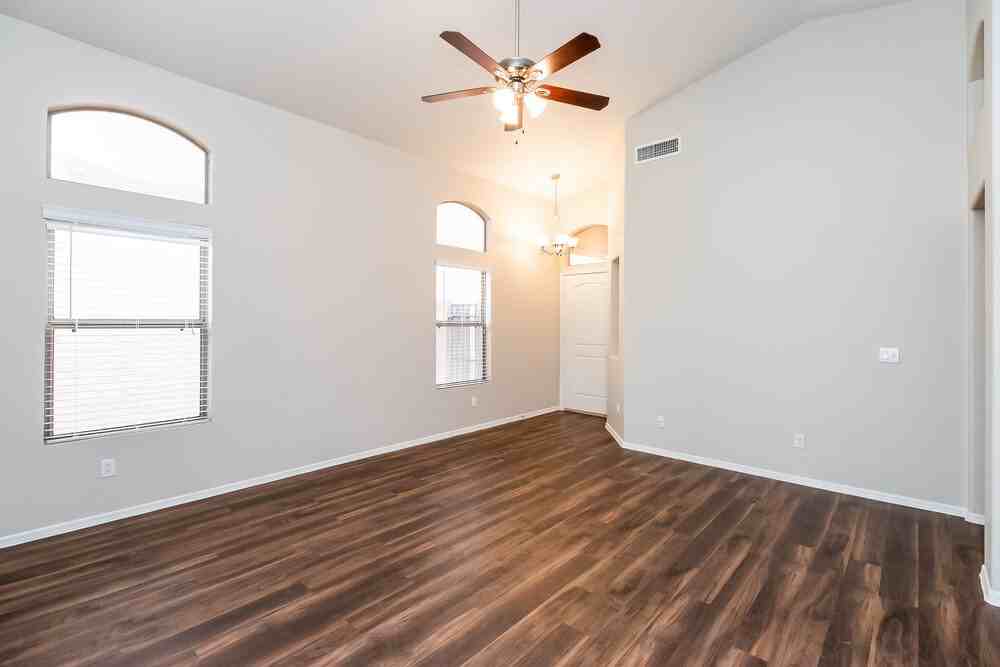 10036 E Capri Ave - Photo 2 of 15