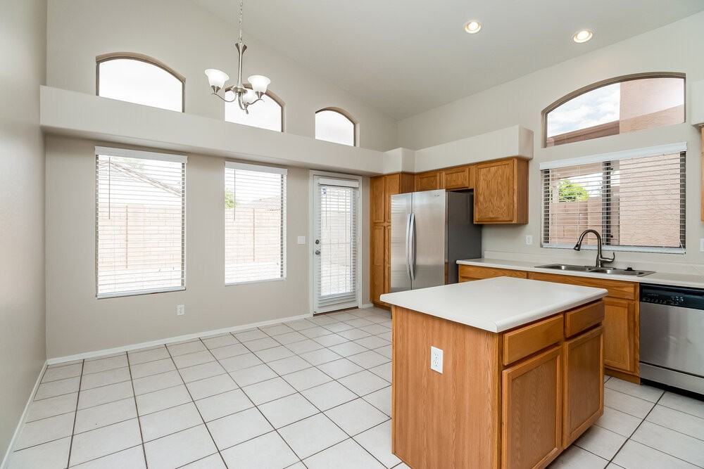 10036 E Capri Ave - Photo 5 of 15