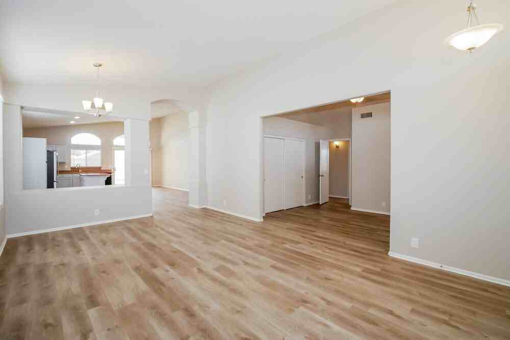 1069 W Glenmere Dr - Photo 5 of 16