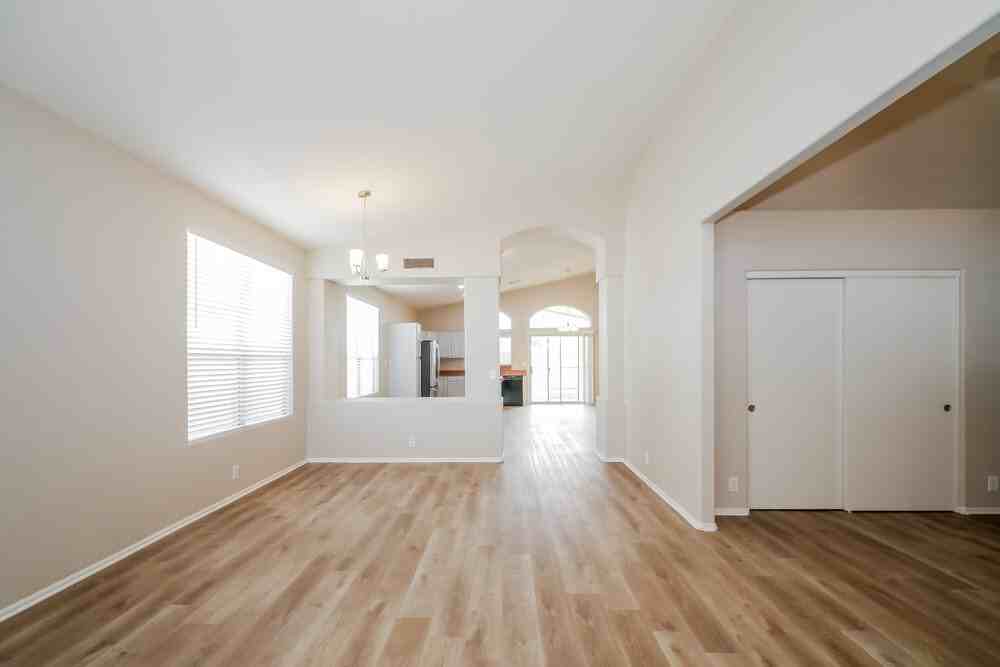 1069 W Glenmere Dr - Photo 6 of 16