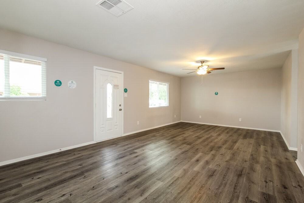 5539 N 31st Dr - Photo 3 of 16