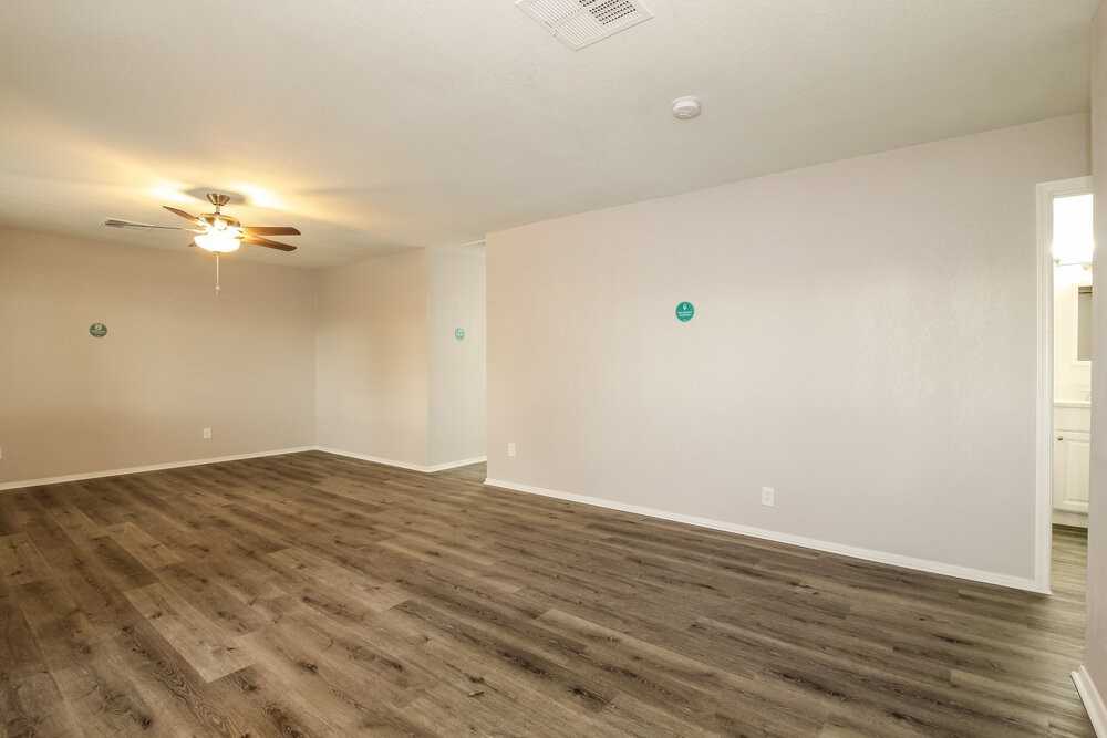 5539 N 31st Dr - Photo 4 of 16