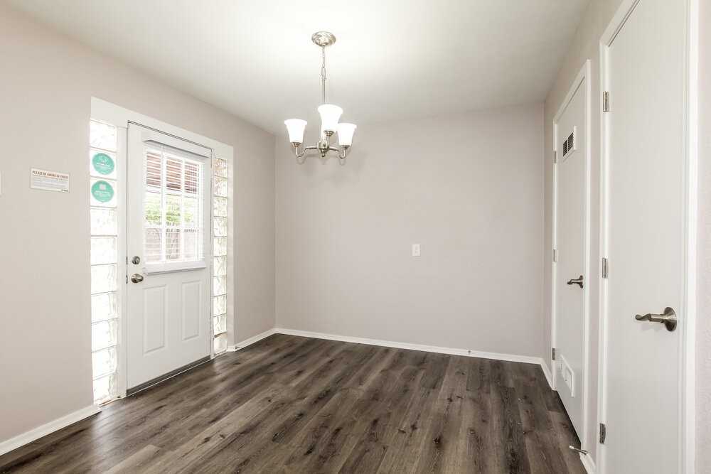 5539 N 31st Dr - Photo 7 of 16