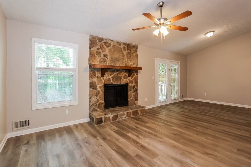 392 Doeskin Ln Se - Photo 4 of 17