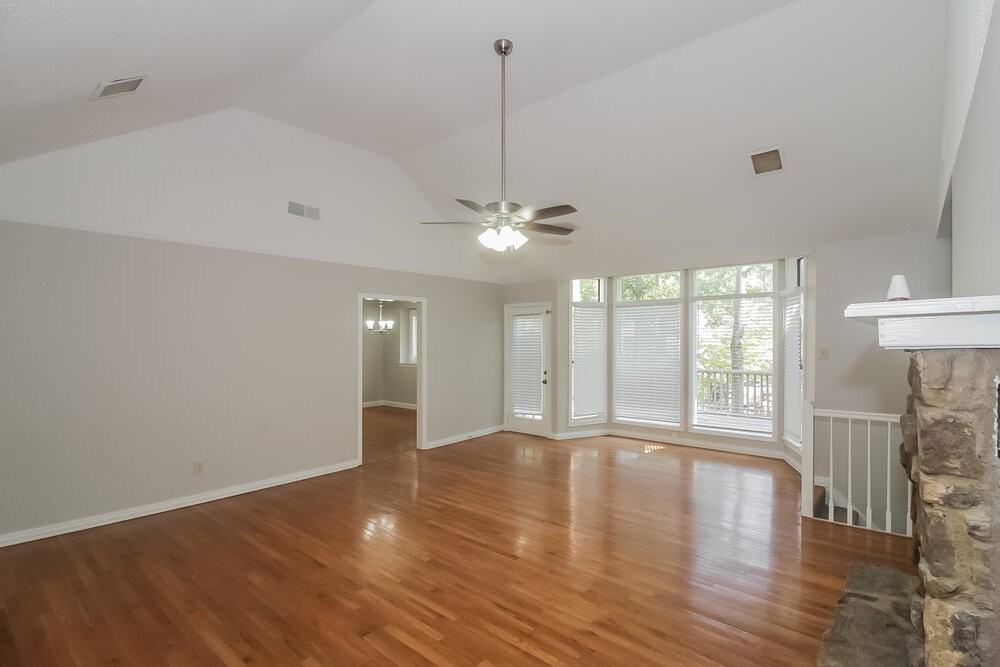 2224 Burlingate Dr - Photo 5 of 17
