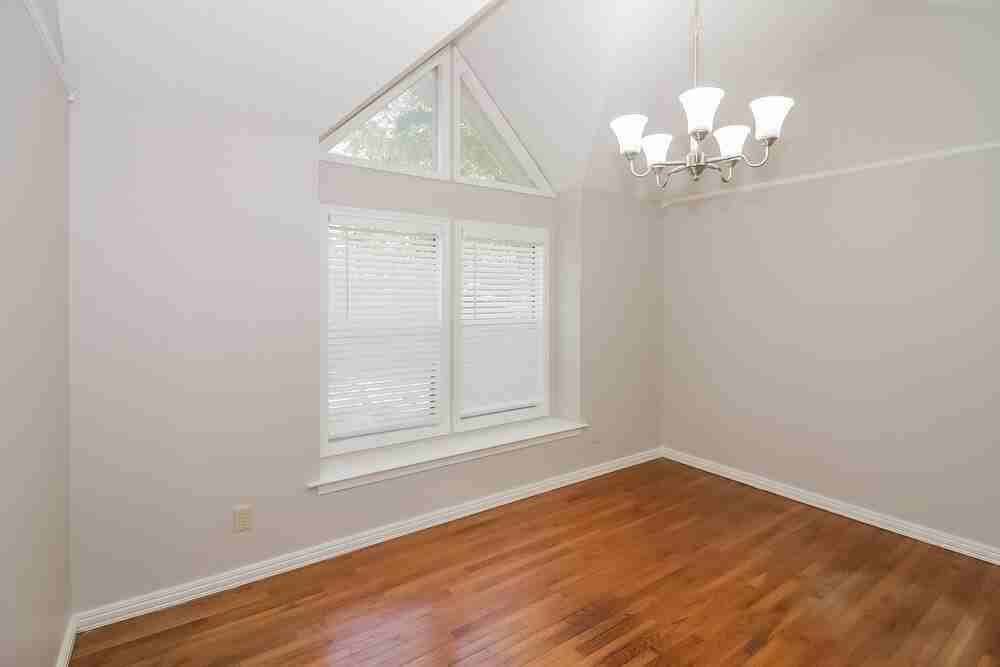 2224 Burlingate Dr - Photo 6 of 17