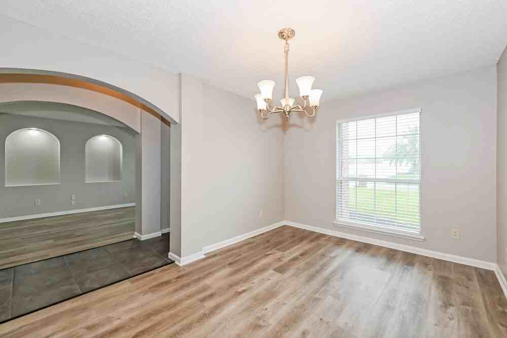 550 Whitfield Rd - Photo 5 of 16