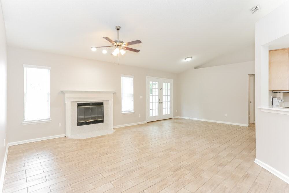4408 Jiggermast Ave - Photo 4 of 16