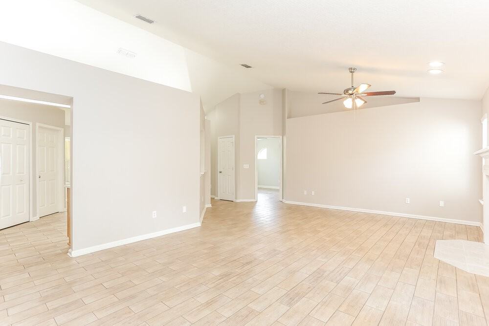 4408 Jiggermast Ave - Photo 5 of 16