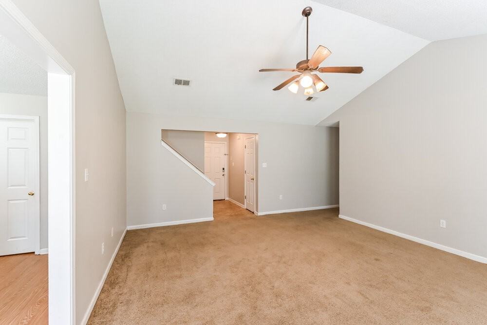 1935 Cresent Ln - Photo 3 of 16
